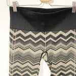 Lululemon Size 6 Green Chevron Ebb to Street Cropped Leggings Athletic Photo 2