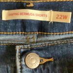 Levi's  Size 22W Women’s Plus Shaping Mid Rise Shaping Bermuda Shorts. New Photo 6