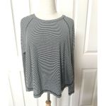 Hem & Thread  black and white long sleeved top Photo 3