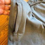 Alphalete  Women's Essential Core Shorts 4" Concrete Gray NWT‎ small Photo 3