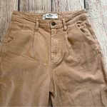 Hollister Corduroy Ultra High Rise Pants Women’s Size 3 26W Pleated Tan Preppy Photo 2