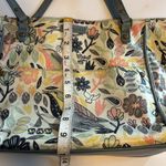 Sakroots LIGHT BLUE FLORAL AND BIRD TOTE VYNYL MATERIAL CREAM BREAM BACKGROUND Photo 14