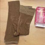 Hooters B2-7 New Damage Box Women’s  Girl Uniform Pantyhose Toeless Suntan Size D Photo 3