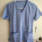 Jaanuu New with tags!!  Kass Slim 4 Pocket‎ Ultrasoft Scrub Top Photo 0
