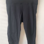 Lululemon  black Capri yoga pants size 6‎ Photo 0