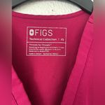FIGS  Casma Three-Pocket Scrub Top in ultra rose sz XS Preowned Photo 6