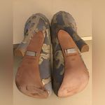 Badgley Mischka women grey gold pump heel shoes US 6 Photo 1