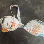 Shade & Shore •One-shoulder bandeau bikini top •Soft fabric with added spandex •Adjustable strap •Removable cups •Back hook closure •Full lining Photo 5