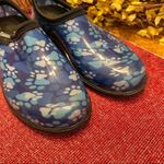 Sloggers  Slip on Rain Gardening Shoes Paw Print Design woman’s size 6 Blue USA Photo 3