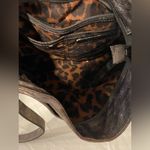 B Makowsky Pewter Silver Pebbled Leather Crossbody Hobo Bag Purse Zipper Photo 4