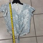 Sim & Sam Sim &‎ Sam Women Blue/White Floral Top Size Small Photo 7