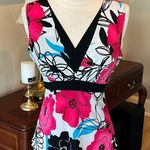 Bright Bold white black pink silky floral top sleeveless Size undefined Photo 0