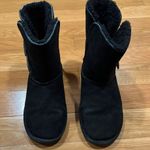 BEARPAW   Abigail boots women size 6. Photo 0