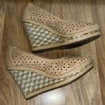 Floral lazer cut vegan leather boho wedges Tan Size 8.5 Photo 3