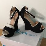 New Women’s Mixx Platform Wedge Sandals Strappy Suede Feel Black Silver Size 5.5 Photo 4