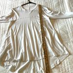 Lululemon Acadia Long Sleeve Solid White
High-Low Swing Tee. Probable Small. Photo 8