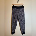Athleta ‎ Trekkie North Printed Jogger Photo 3