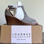 Journee Collection Kedzie Wedge Women's Sandal Size 6 #B1169 Photo 0