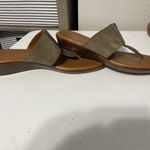 Italian Shoemakers Women’s  Slide/Thong Sandal Tan Felt Feel Leather Sz 8 Photo 7