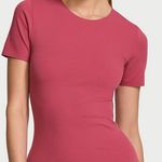 Victoria's Secret Victoria’s Secret Elevate Adaptiv™ Stretch Tee – Size M – Rose Pink Photo 0