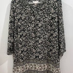 Lila Rose  V-neck paisley print boho top size medium Photo 0