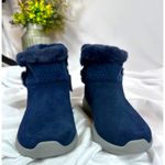 Skechers On-the-GO City Water Repellent Suede Boots Navy 8.5 Photo 3