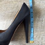 L.A.M.B. Women's Black Leather Pumps Photo 3