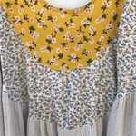 Hummingbird NWT  Womens large Isa mixed patterned flowy short sleeve yellow top Photo 2