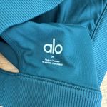 Alo Yoga - Alosoft Iconic 90's Bra in Dark Teal Green Photo 2