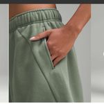 Lululemon Scuba Mid-Rise Oversized Short 7" Photo 6