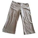 Under Armour  capri athletic Pants size Medium Photo 0