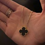 gold clover necklace Photo 0