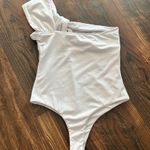 superdown  Jimena One Shoulder Bodysuit White Size Small Revolve NEW Photo 4