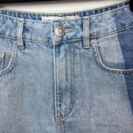 Garage  Womens Two Tone Festival 3" Jean Shorts Medium Blue Denim Cut Off Size 28 Photo 3