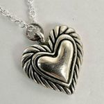 Silver tone heart pendant necklace Photo 5