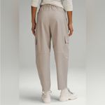 Lululemon Light Utilitech Cargo Pocket High Rise Pant Size 27 Photo 1