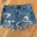 Abercrombie & Fitch - The Mom Shorts Mid Rise Distressed in Dark Blue Photo 0