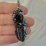 Silver tone feather tigers eye pendant necklace Photo 4