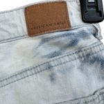 American Eagle SZ 6 Mom Jean Shorts Highest-Rise Tie-Dye Frayed Hems Light Wash Photo 3