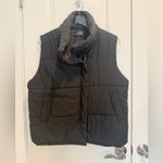VICI  Anna Pocketed Vest in Black size Medium Puffer Layer Influencer Fave Photo 4