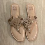 DV Dolce Vita Thong Sandals 9.5 Juleat Flat Tan Light Brown Slip On Style Photo 0
