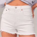Abercrombie & Fitch  WOMENS HIGH RISE MOM SHORT WHITE 28/6 JEAN SHORTS Photo 0