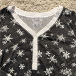 Arizona Jeans Arizona Black and White Snowflake Pajama Top Size M Photo 2
