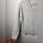 Evereve  Soft Knit V-Neck Long Sleeve Sweater Size XS Photo 3