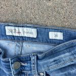 BKE buckle Payton light wash embroidered lightweight capri crop jeans Size 26 Photo 2