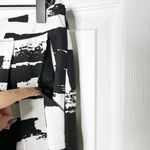 MAAC LONDON Dressy Shorts Size Small‎ Black White Abstract Geometric Print Photo 2