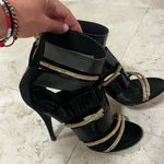 Vero cuoio italia Elegant Black and Gold Women's Heels Size 7.5 Photo 4