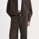 Everlane  Luxe Fleece Wide-Leg Sweatpant in Dark Chocolate, Size Small Photo 0
