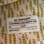 REI Womens White Cap Sleeve Top V Neck Size S Activewear Photo 5