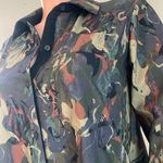 Lysse  Schiffer Stretch MINERAL CAMO PRINT Button Blouse M WRINKLE RESISTANT #100 Photo 2